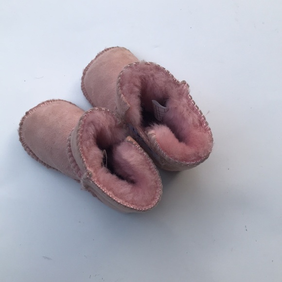 Ugg’s shearling boots pink baby girl size small - Picture 5 of 5